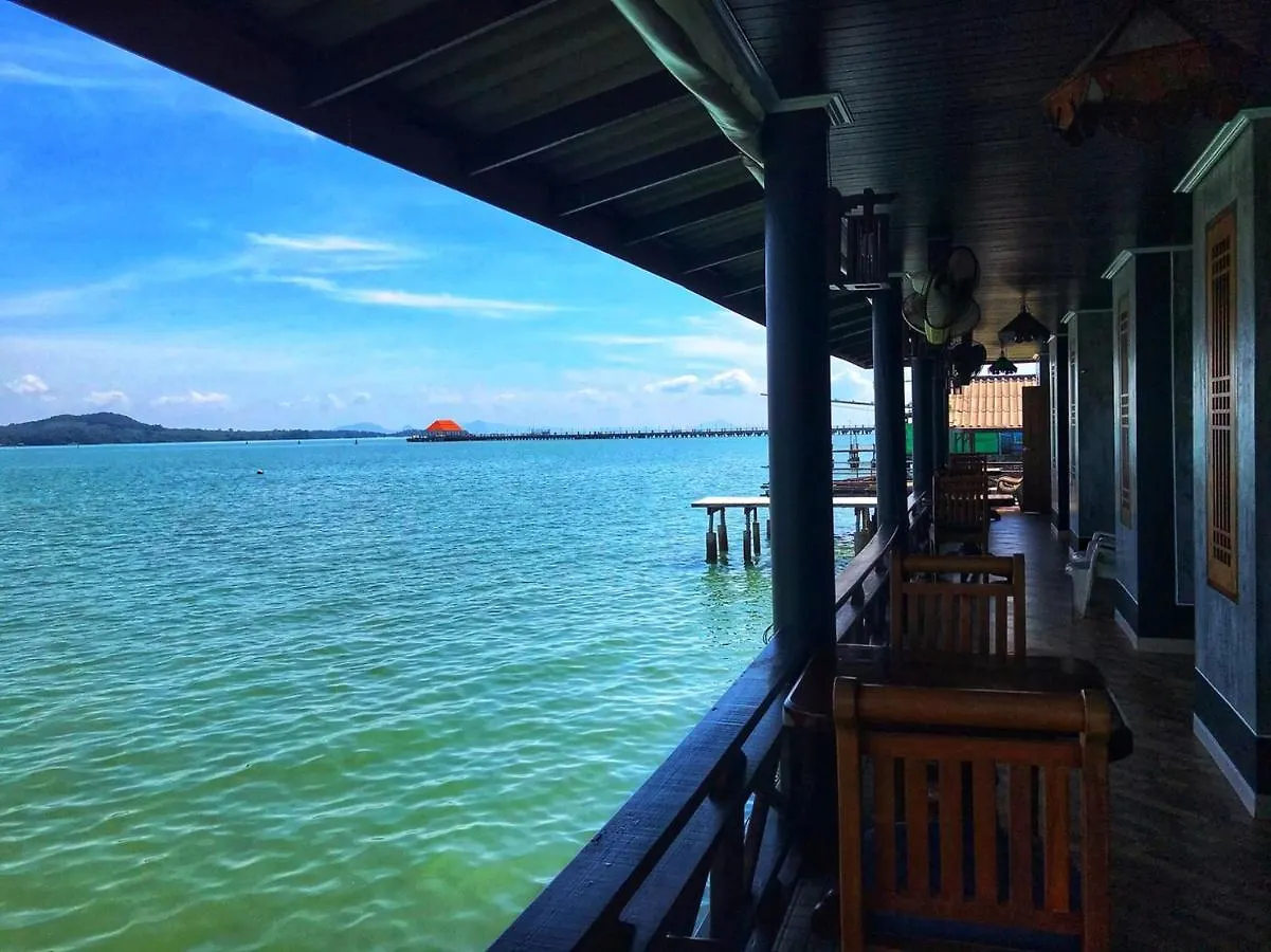 Mangrove House Lanta Old Town 호텔 란타섬