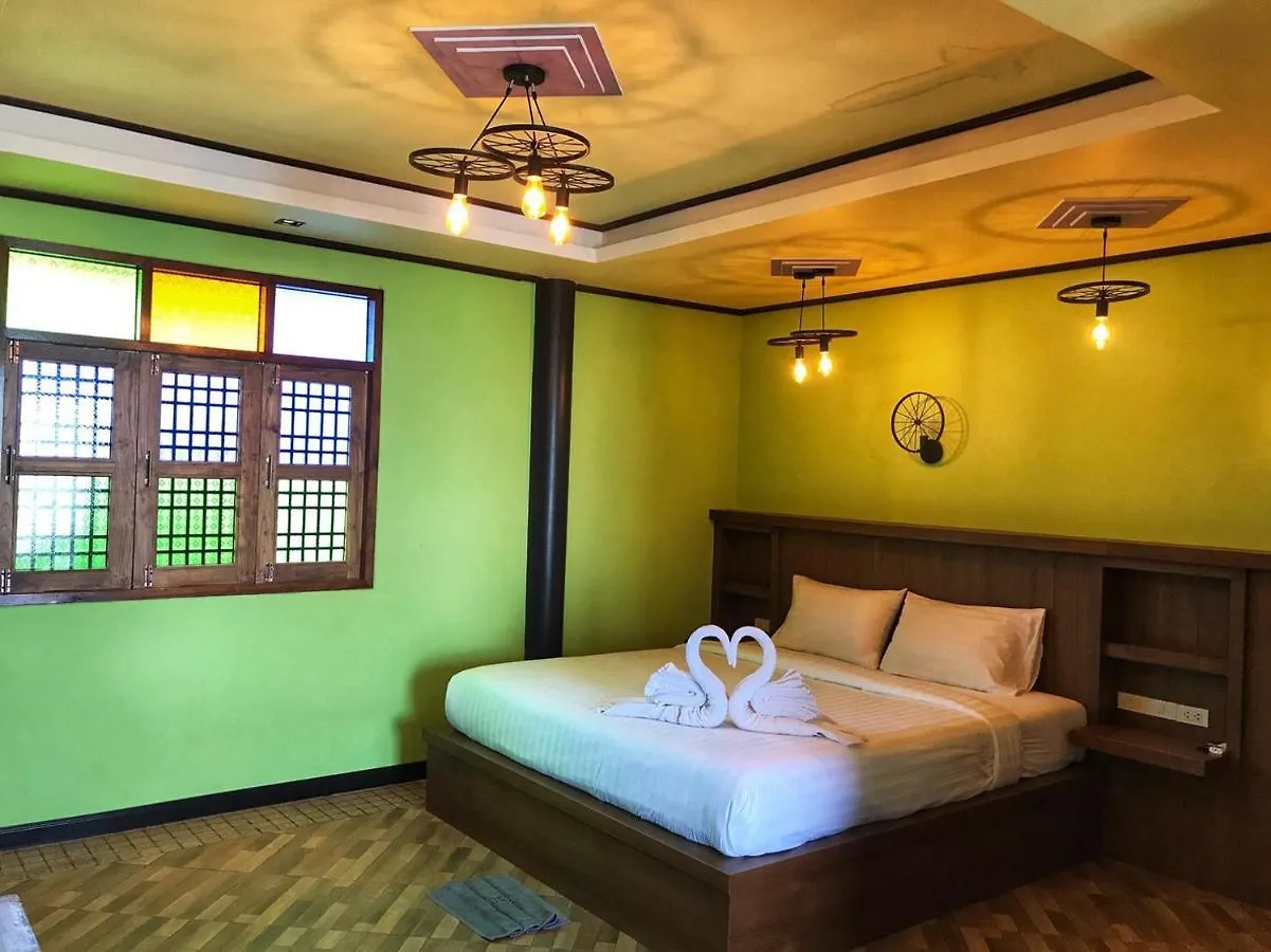 Mangrove House Lanta Old Town 호텔 란타섬 2*, 코란타